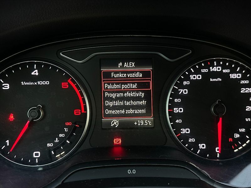 Audi A3 1,6 81kW  Sportback - fotka 37 z 45