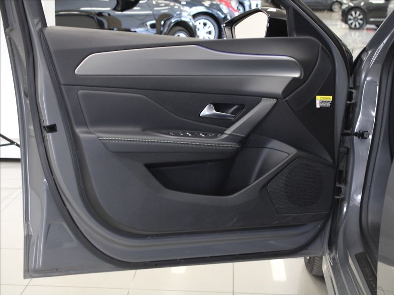 Peugeot 308 1,6 PHEV 225k. GT Výprodej! - fotka 19 z 28