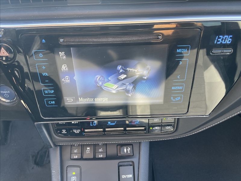 Toyota Auris 1,8 E-CVT Hybrid CZauto 1maj D - fotka 17 z 37