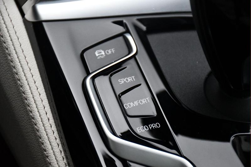 BMW Řada 5 540i xD LUXURY HUD LASER TAŽNÉ - fotka 26 z 46