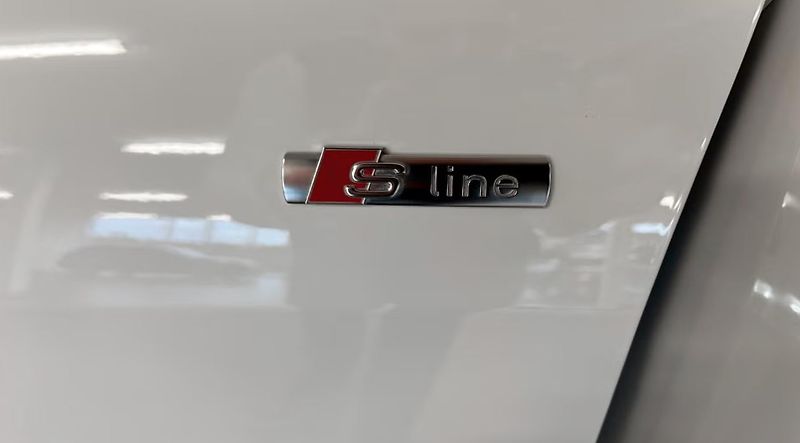Audi A5 Avant 2.0 TDI Q S-Line Ambient - fotka 9 z 19