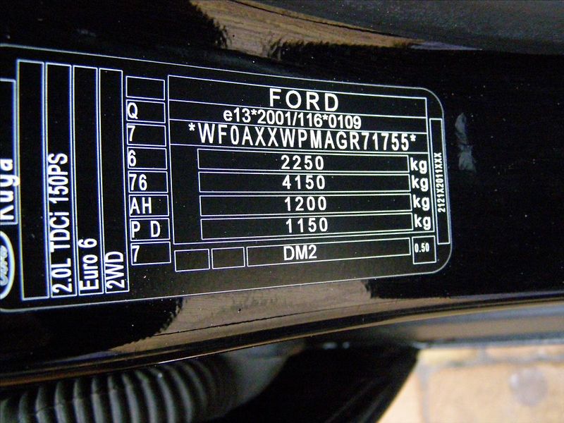 Ford Kuga 2,0   TDCI 2 majitel - fotka 27 z 30