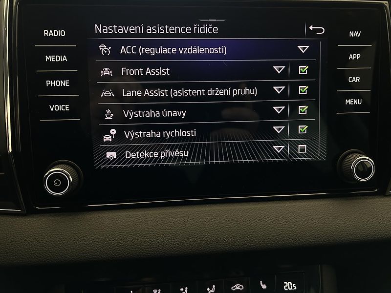 Škoda Karoq 2.0 TDI Top selection - fotka 9 z 21