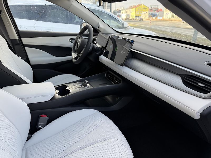 BYD Seal 5 DM-i (2025) Comfort Super Hybrid - fotka 10 z 11