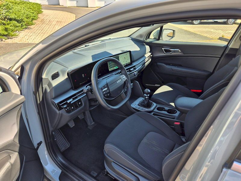 Kia Sportage (2025) Exclusive  1.6 T-GDI 110 kW 6° - fotka 15 z 36