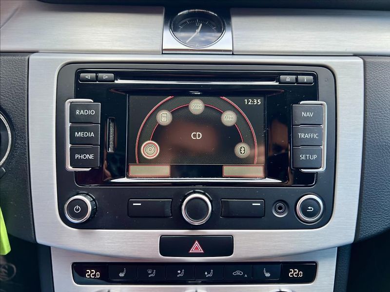 Volkswagen Passat 2,0 TDi DSG HIGHLINE / NAVI - fotka 29 z 42