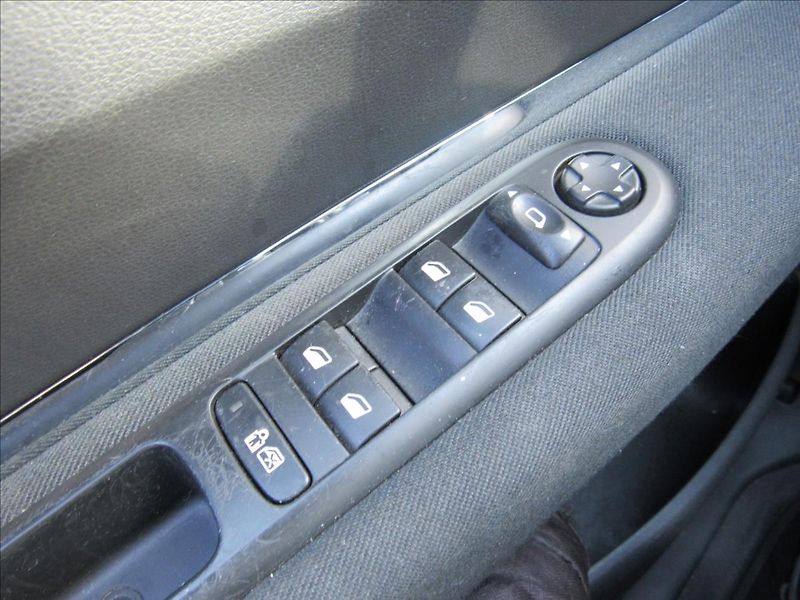 Peugeot 5008 2,0 HDi 110kW - fotka 20 z 23