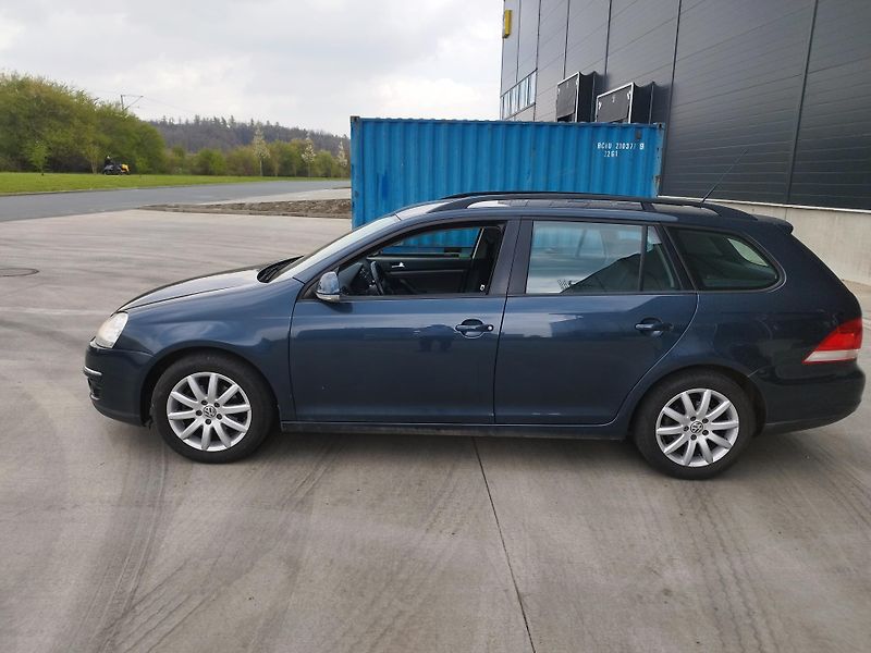 Volkswagen Golf (2010) V,1.6i,volat-608 081 843 - fotka 7 z 14