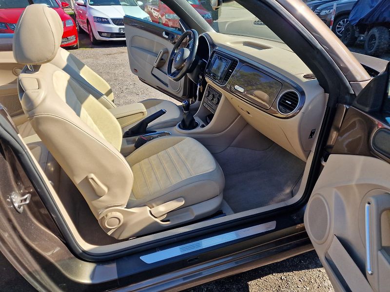 Volkswagen Beetle CABRIO 2,0TDI DESIGN - fotka 13 z 22