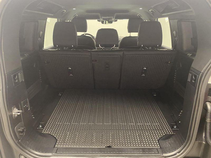 Land Rover Defender 110 D250 SE AWD AUT CZ - fotka 6 z 49