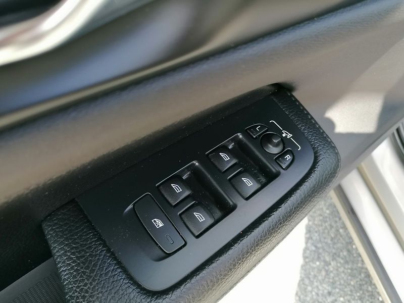 Volvo V60 (2021) 2.0 B3 MHEV A/T 120kW - fotka 31 z 36