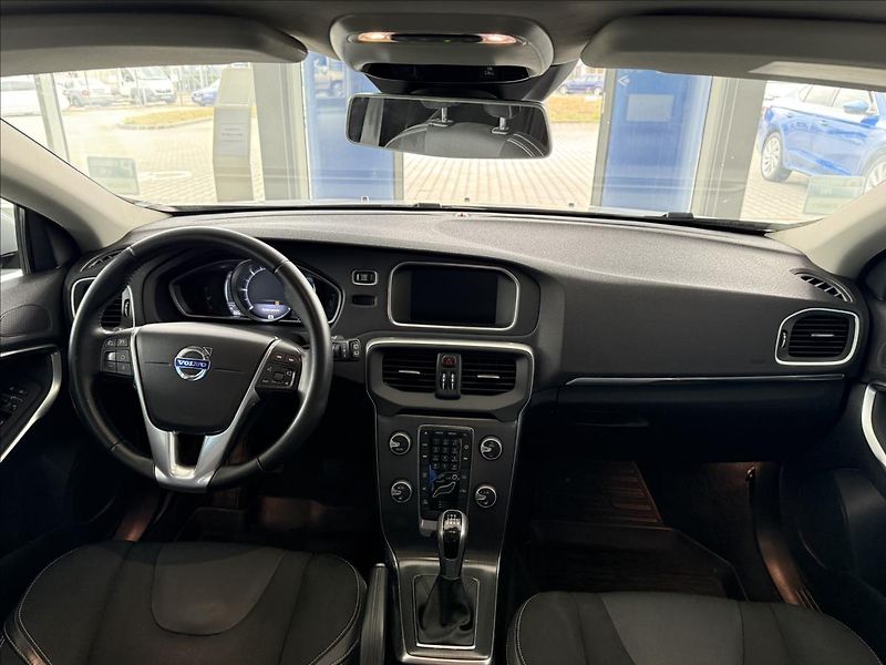 Volvo V40 2,0   D2 88kW,SERVISKA, - fotka 9 z 26