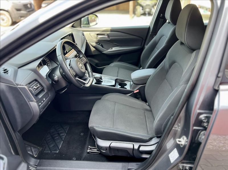 Nissan Qashqai 1,3 mHEV / Business / Xtronic - fotka 10 z 43