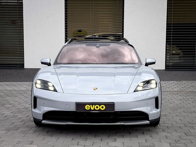 Porsche Taycan Top stav a výbava - fotka 3 z 11
