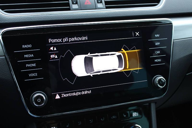 Škoda Superb (2022) 2.0 TDI 110kW LED Matrix manuá - fotka 19 z 33