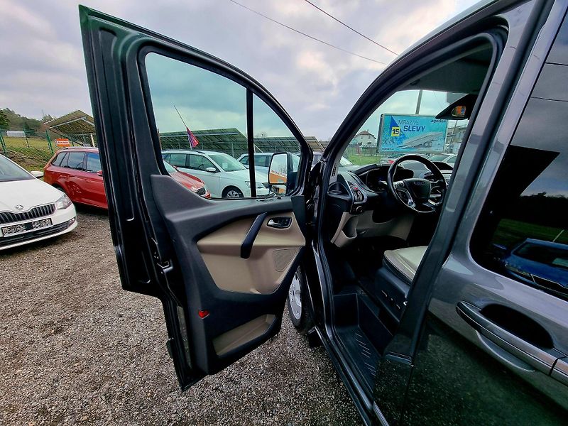 Ford Tourneo Custom (2017) 2,0 TDCi 96kW L2 Titanium,8.mí - fotka 9 z 23