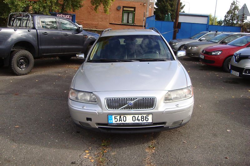Volvo V70 (2005) 2.4 D5, AUT.,ČR - fotka 2 z 54