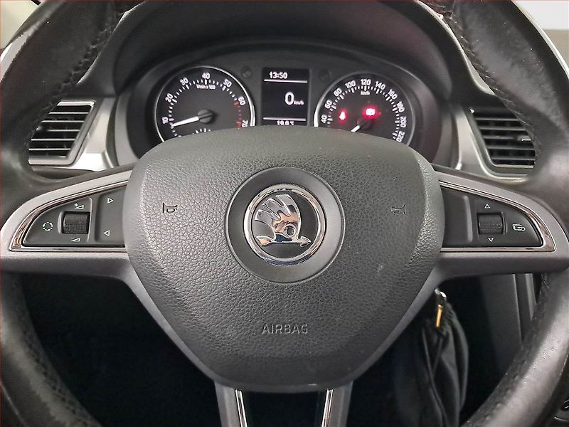 Škoda Rapid (2015) Spaceback 1.2 TSI, ČR,1.maj - fotka 17 z 18