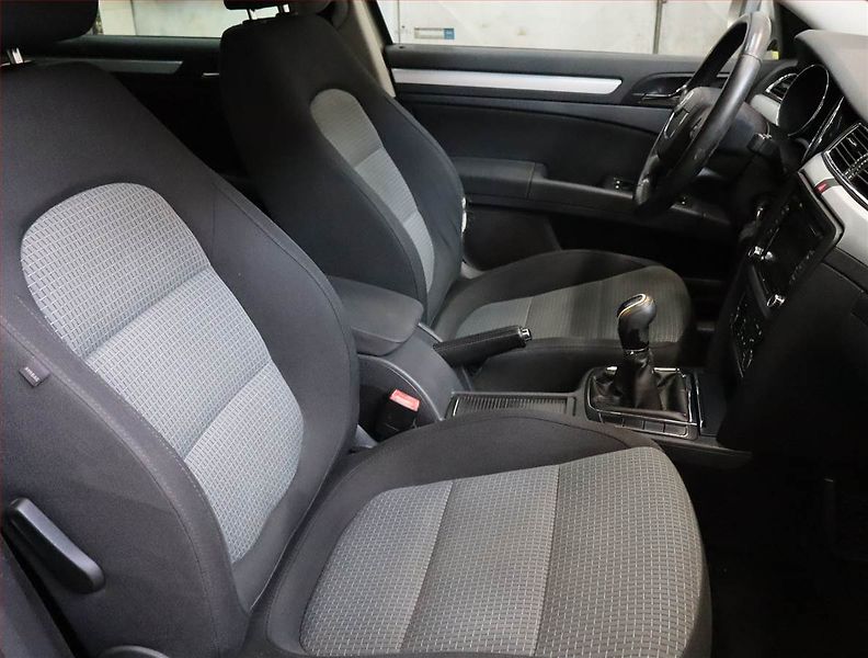 Škoda Superb (2013) 2.0 TDI, Tempomat - fotka 8 z 17