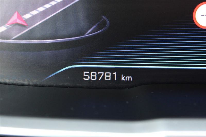 Peugeot 3008 1,2 i 96kW  1.MAJ,ČR,ALLURE - fotka 11 z 35