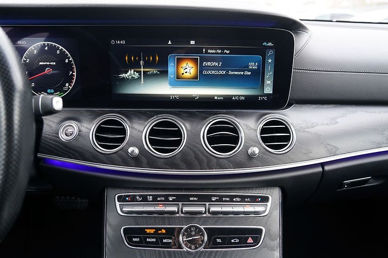Mercedes-Benz Třídy E E 53 AMG 4Matic+/440PS - fotka 32 z 48