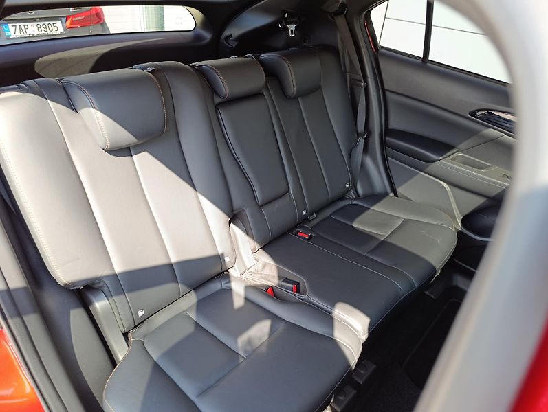 Mitsubishi Eclipse Cross 1.5T-MIVEC INSTYLE ČR  - fotka 14 z 35