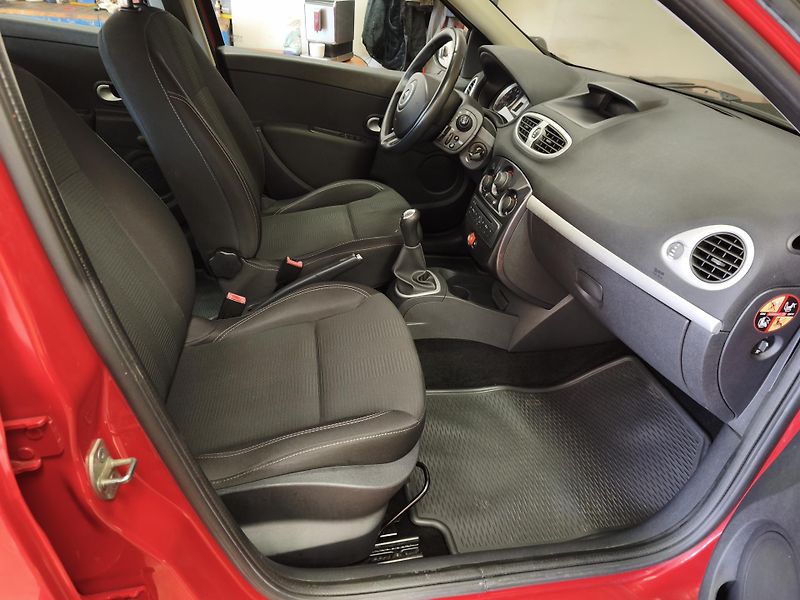 Renault Clio (2012) 1,2 16V 55kW - fotka 20 z 28