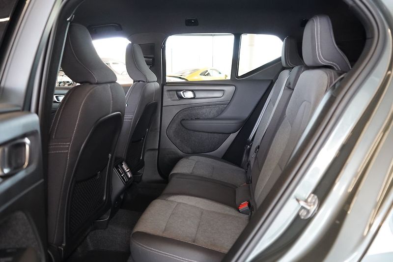 Volvo XC40 B4 PLUS Dark, 360°, LED Pixel - fotka 39 z 42