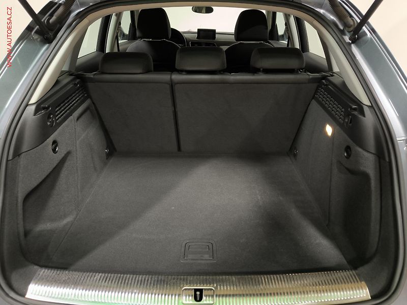 Audi Q3 (2012) 2.0TDi Quattro, ČR, AT, xenon - fotka 7 z 17