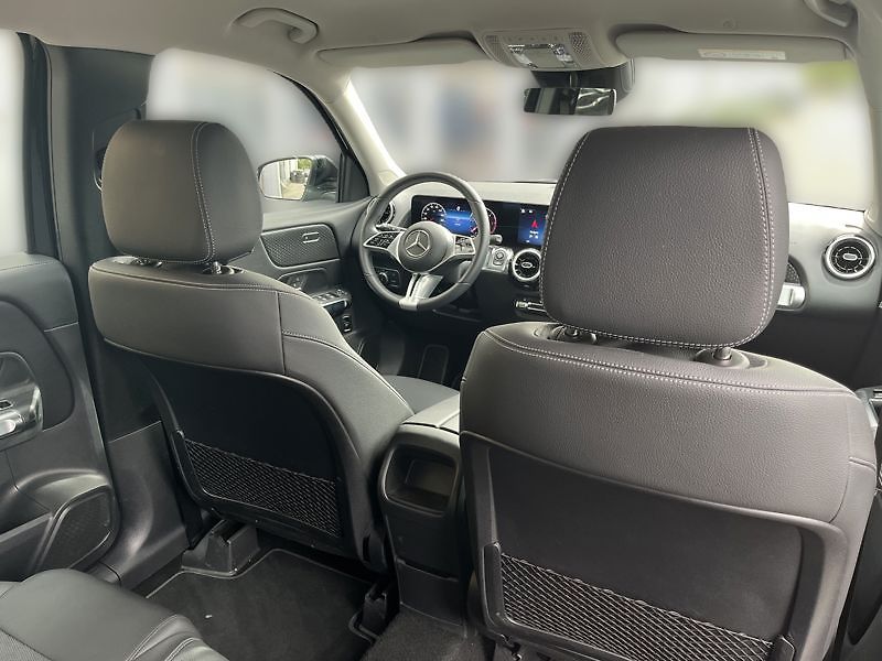 Mercedes-Benz GLB 200 d 4MATIC - fotka 17 z 18