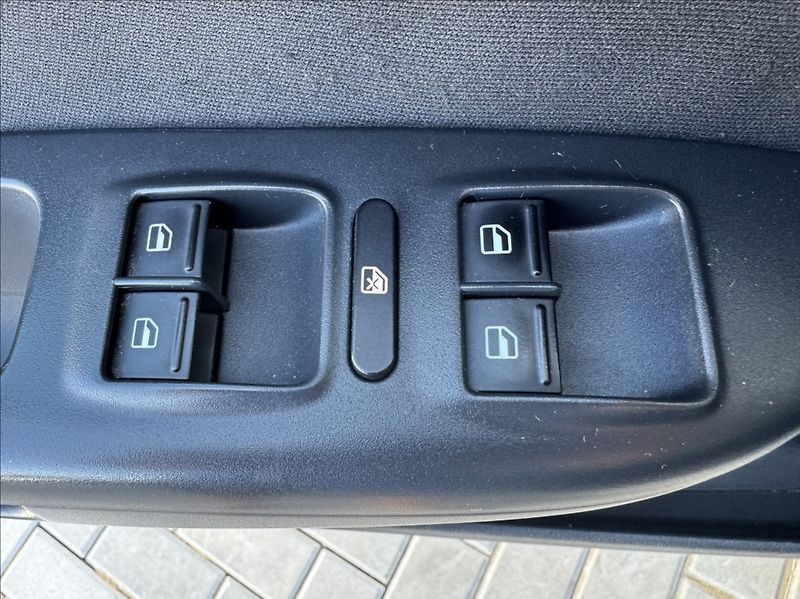 Škoda Octavia 2,0 TDI ELEGANCE tažné původČR - fotka 23 z 50