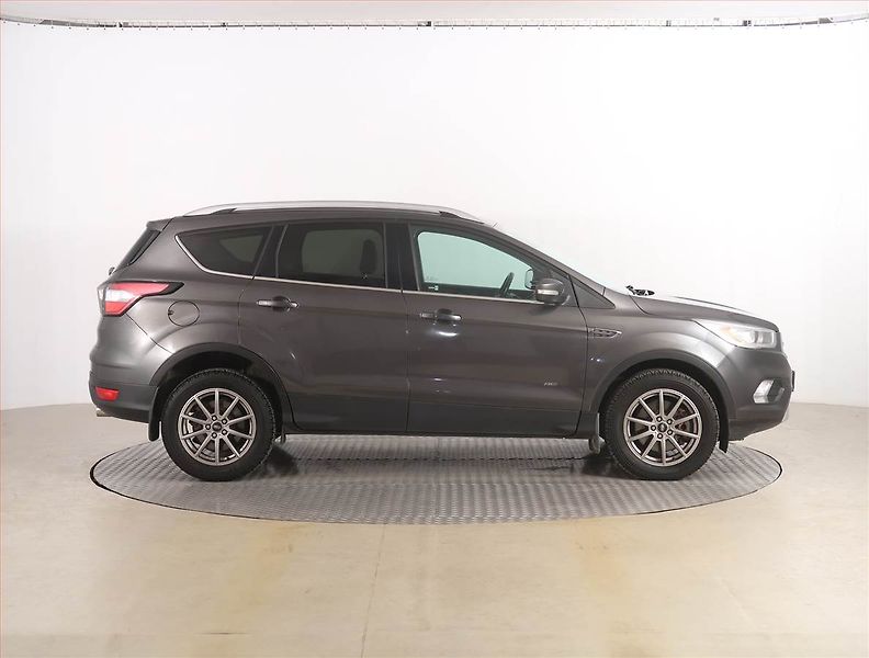 Ford Kuga (2017) Titanium 2.0 TDCi, 4X4, Kůže - fotka 6 z 19