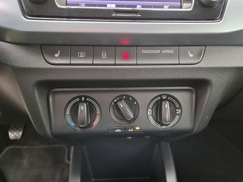 Škoda Fabia 1,0 TSI Ambition Plus - fotka 16 z 21