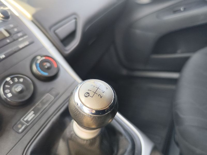 Toyota Auris 1.6 Valvematic/97kW Terra Cool - fotka 15 z 22