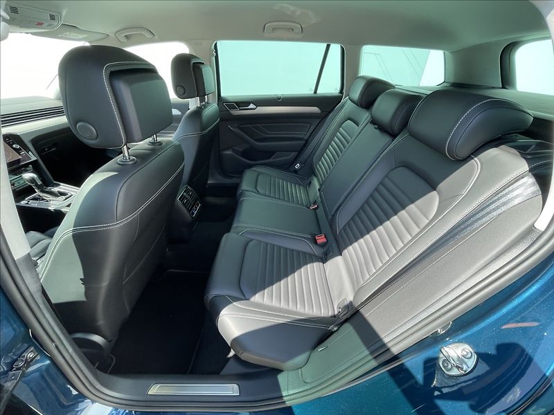 Volkswagen Passat Variant 2,0 TDI DSG Elegance ACC+LED - fotka 14 z 21