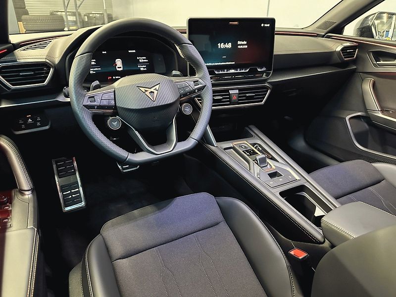 Cupra Leon (2026) SP 2.0 TSI 204k 4WD DSG - fotka 13 z 24