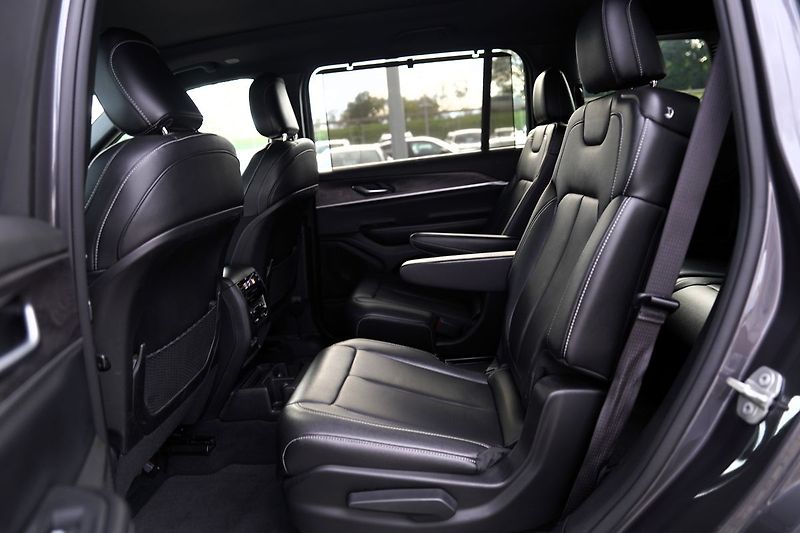 Jeep Grand Cherokee 3.6i V6 Long Limited/4x4/300PS - fotka 33 z 48