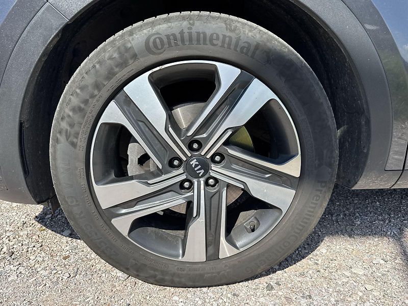 Kia Sorento (2021) 1.6 T-GDi PHEV 4x4 Automat 7mí - fotka 31 z 35