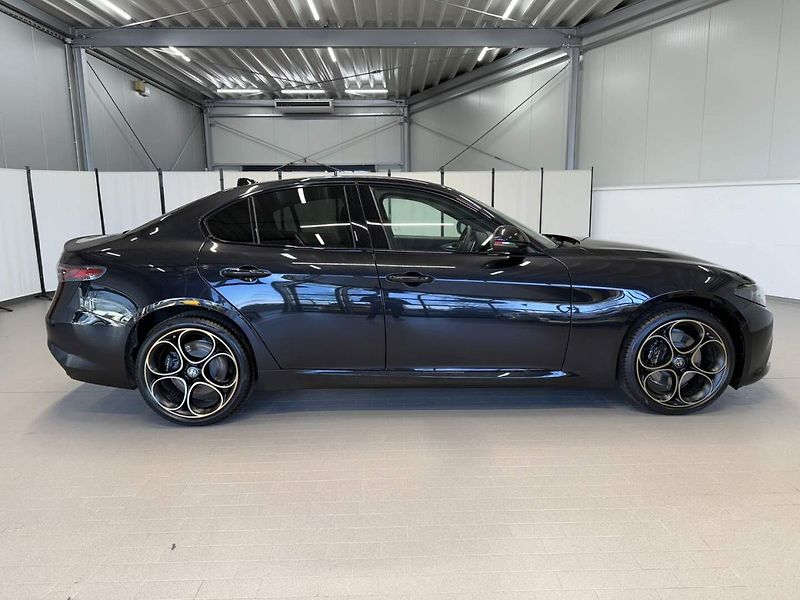 Alfa Romeo Giulia (2025) 2.0 Turbo 280k AT8 AWD  INTENS - fotka 5 z 23