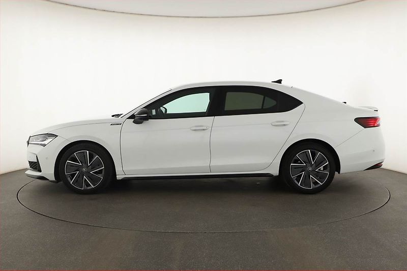 Škoda Superb (2025) 2.0 TDI, SPORTLINE, KAMERA - fotka 3 z 20