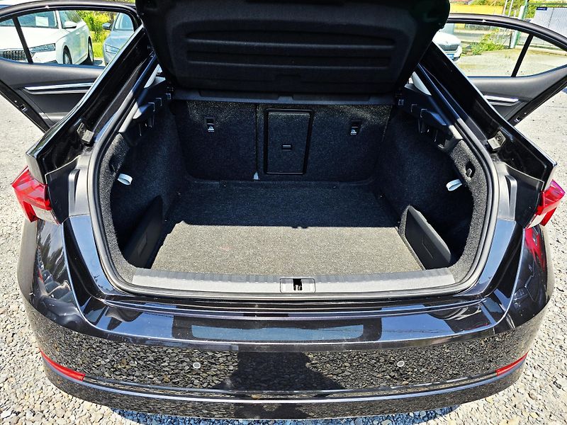 Škoda Octavia 2.0TDI 110KW DSG STYLE+ MATRIX - fotka 20 z 39