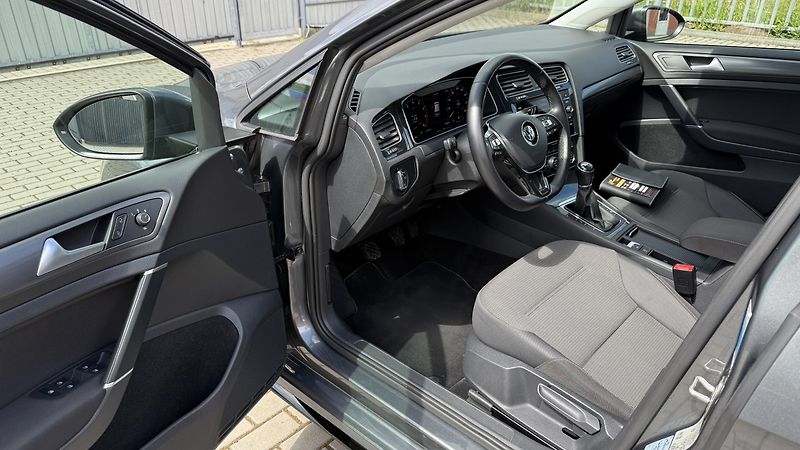 Volkswagen Golf (2018) 1.0TSi*63kW*R-LINE*55TKM* - fotka 11 z 19