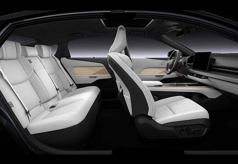 Nový Lexus ES přijde na trh na jaře.