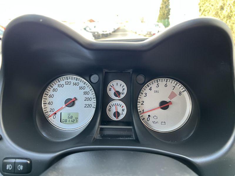 Mitsubishi Outlander Navigator 2.0i 4x4 KLIMA ALU - fotka 14 z 32