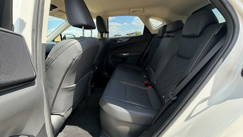 Lexus NX 350h 350H 2,5 HEV PRESTIGE TECH PLU - fotka 21 z 29