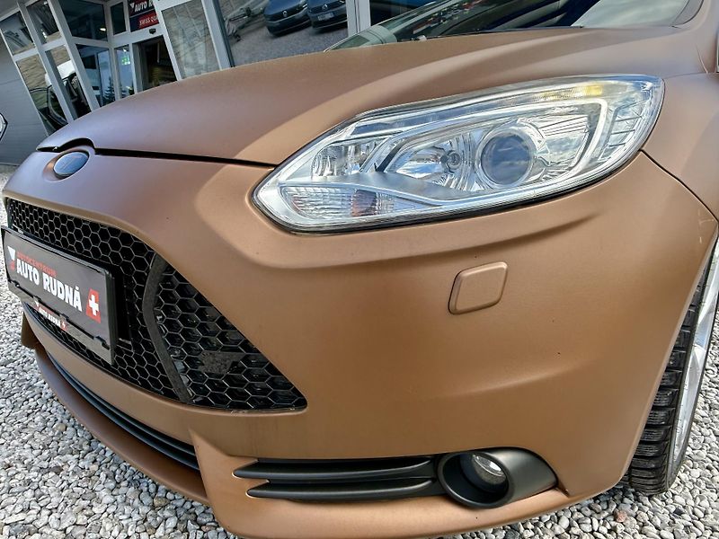 Ford Focus 2,0i 184kW EcoB SCTI ST - fotka 3 z 45