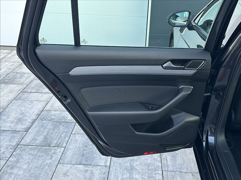 Volkswagen Passat 1,5 TSI 150PS  Business DSG - fotka 15 z 53