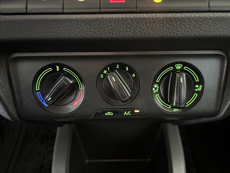 Škoda Fabia 1,0   TSI 70kW,SERVISKA - fotka 14 z 18