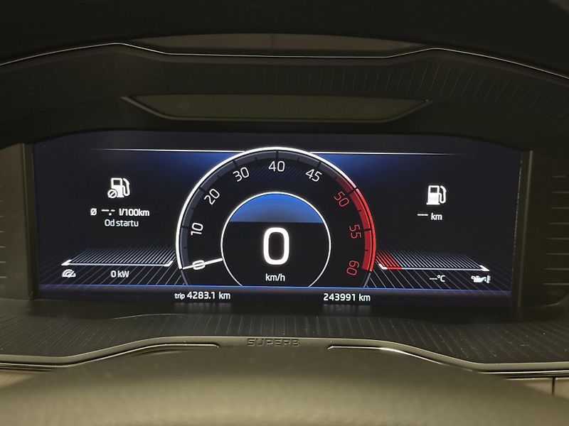 Škoda Superb COMBI 2.0TDI L&K DSG CZ - fotka 25 z 64