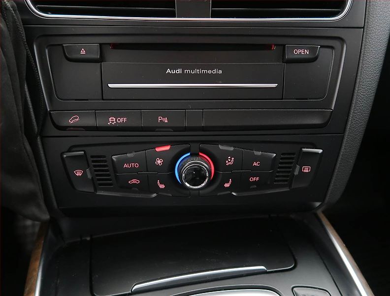 Audi Q5 (2012) 2.0 TDI, 4X4, Automat, Navi - fotka 18 z 24